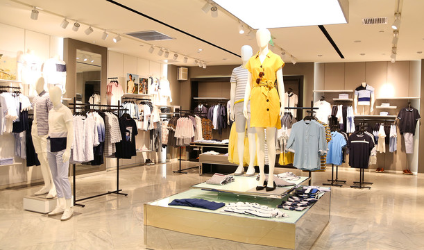 橱窗内外 服饰零售插图的视觉密码