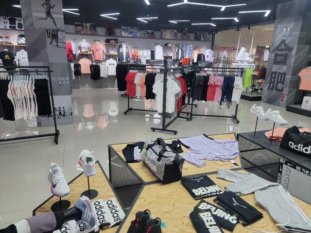 耐克阿迪达斯折扣店加盟 如何在服饰零售市场挑选优质产品与成功经营